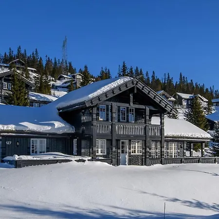 Exclusive Family In Ski-in-ski-out *