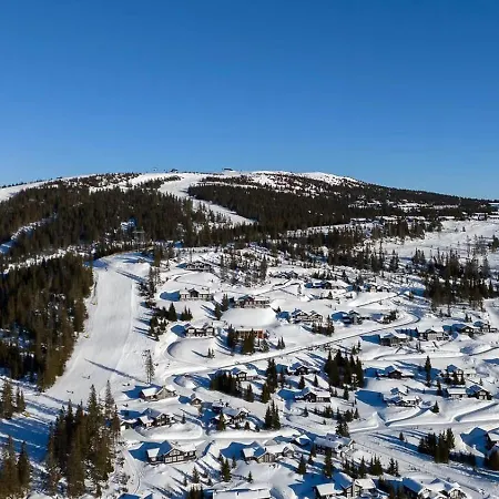 Exclusive Family In Ski-in-ski-out Semesterbostad